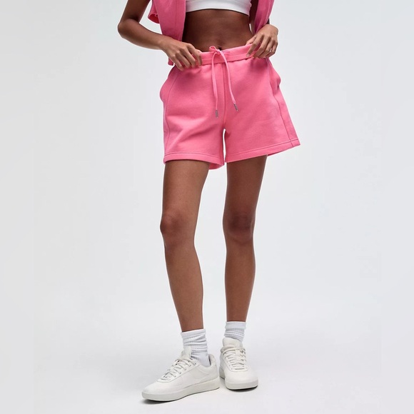 lululemon athletica Pants - Lululemon 🌟NWT🌟 Scuba Shorts High Rise Size 10 Sakura Pink